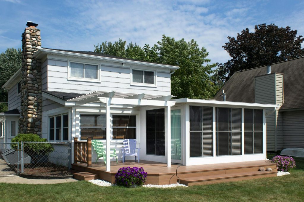 screen room w pergola deck cover combo shot 2 nice d759228c ccf7 4bec 8c73 3afaa5aa8a04