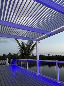 dECK WITH PERGOLA AND GLASS RAILING WITH LIGHTS IMG 9582
