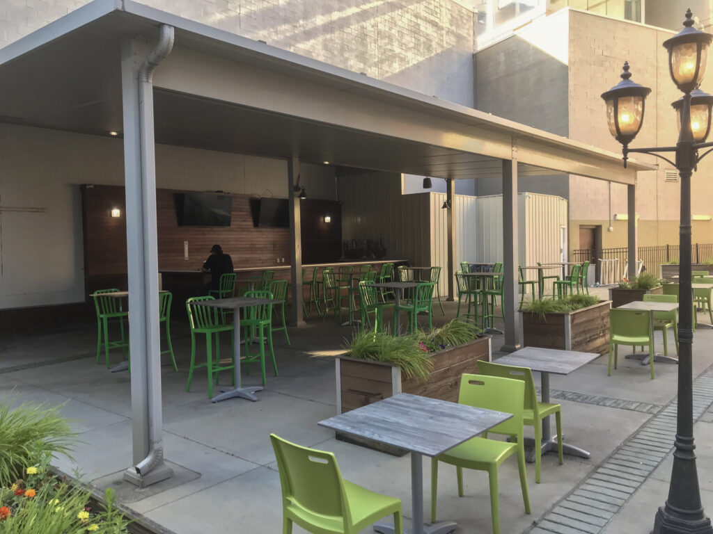 Patio Cover PAV Stdio Flor Ss Outsd WalBrg CmL OH 0007