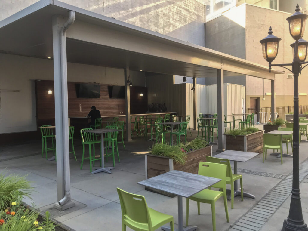 Patio Cover PAV Stdio Flor Ss Outsd WalBrg CmL OH 0007 scaled