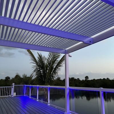 dECK WITH PERGOLA AND GLASS RAILING WITH LIGHTS IMG 9582