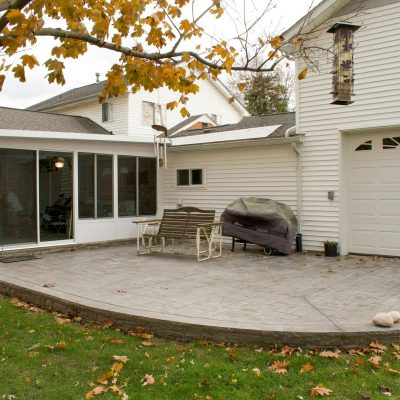 screen room with fall leaves 52348532 1411 44e6 9639 0b9ab9f2e499